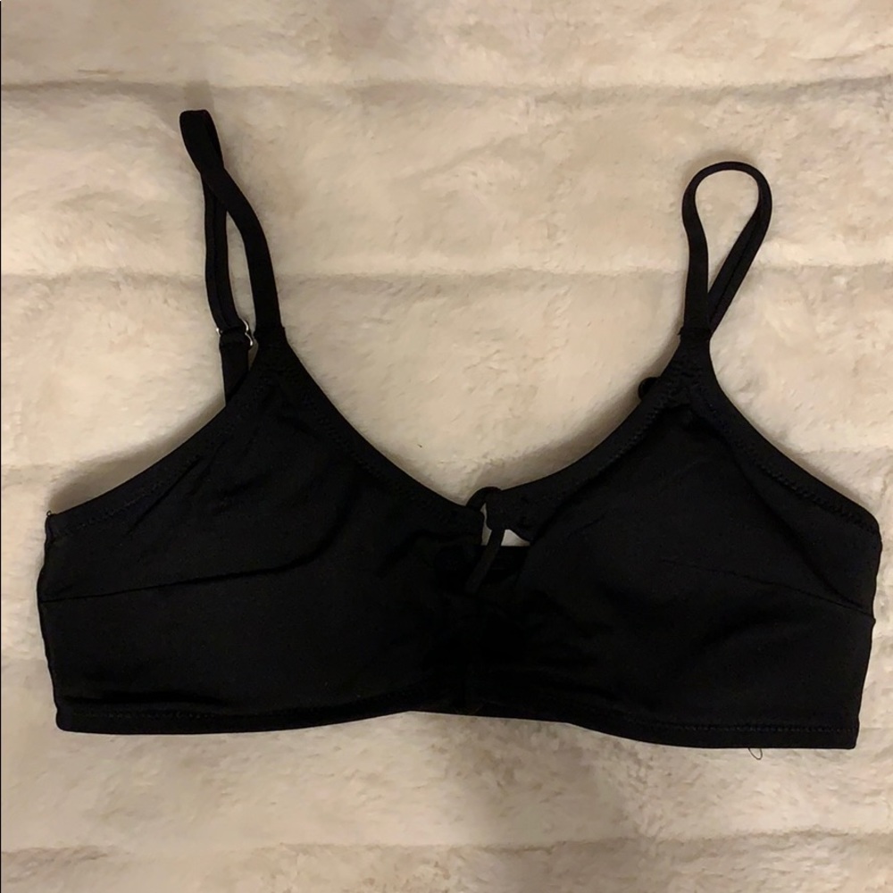 bikini top with crossing strings in the center